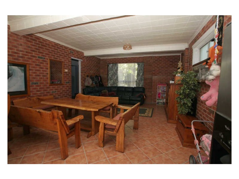 43 Government Road, Sussex Inlet NSW 2540