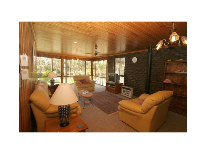 8 Alamein Road, Sussex Inlet NSW 2540