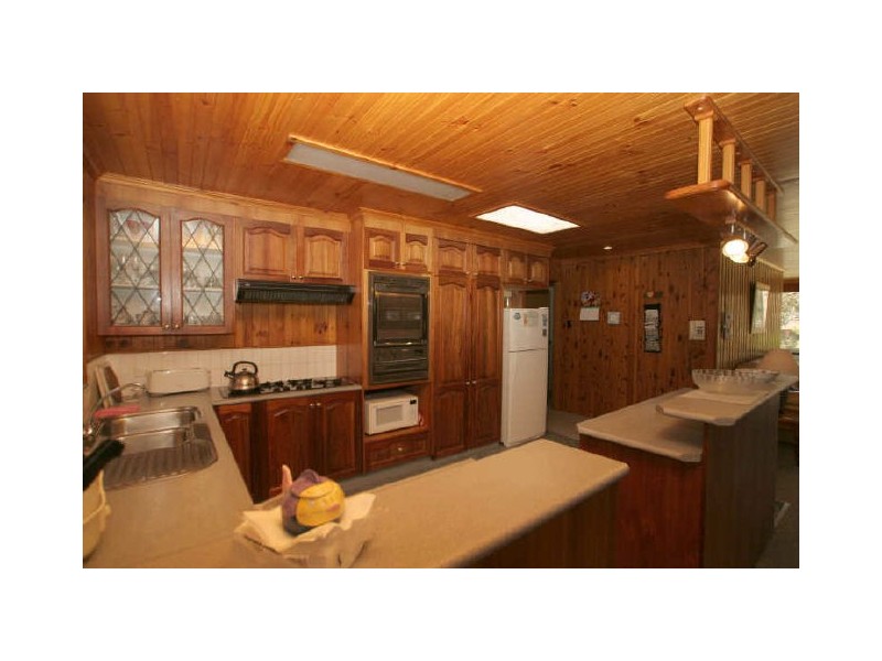 8 Alamein Road, Sussex Inlet NSW 2540