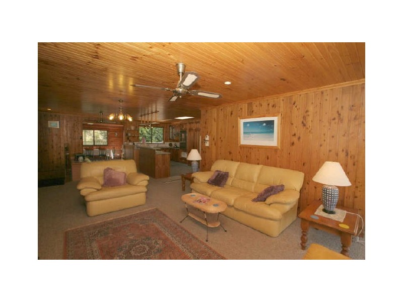 8 Alamein Road, Sussex Inlet NSW 2540