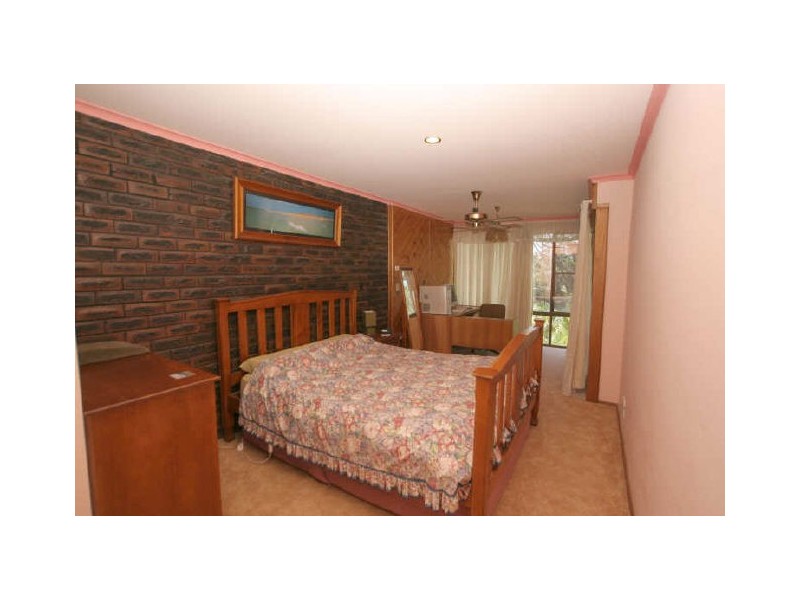 8 Alamein Road, Sussex Inlet NSW 2540
