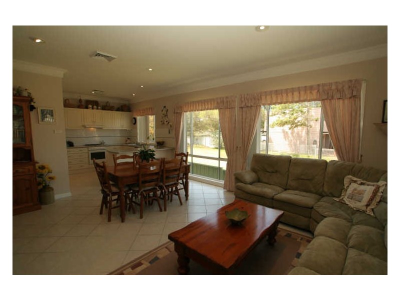 11 Lakehaven Drive, Sussex Inlet NSW 2540