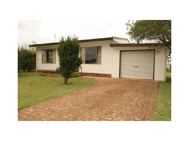 12 Ray Street, Sussex Inlet NSW 2540