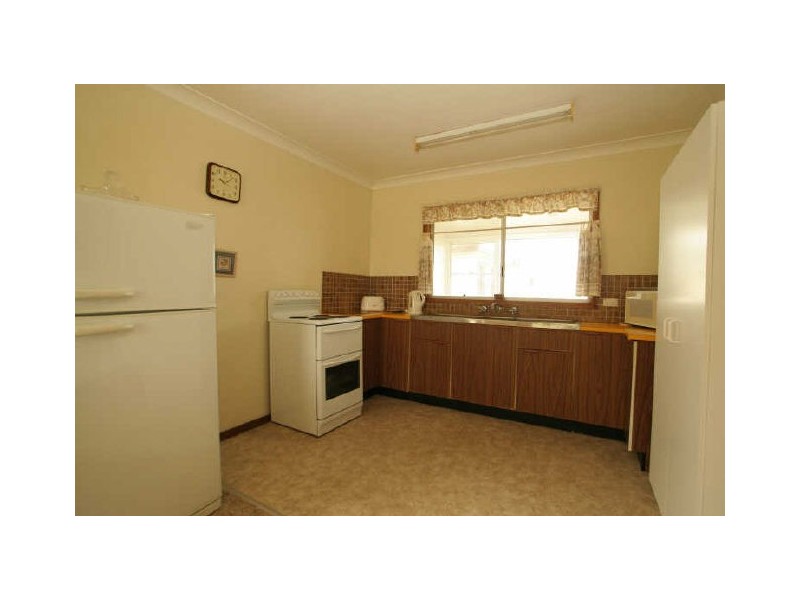 12 Ray Street, Sussex Inlet NSW 2540