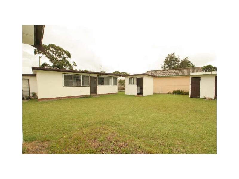 12 Ray Street, Sussex Inlet NSW 2540