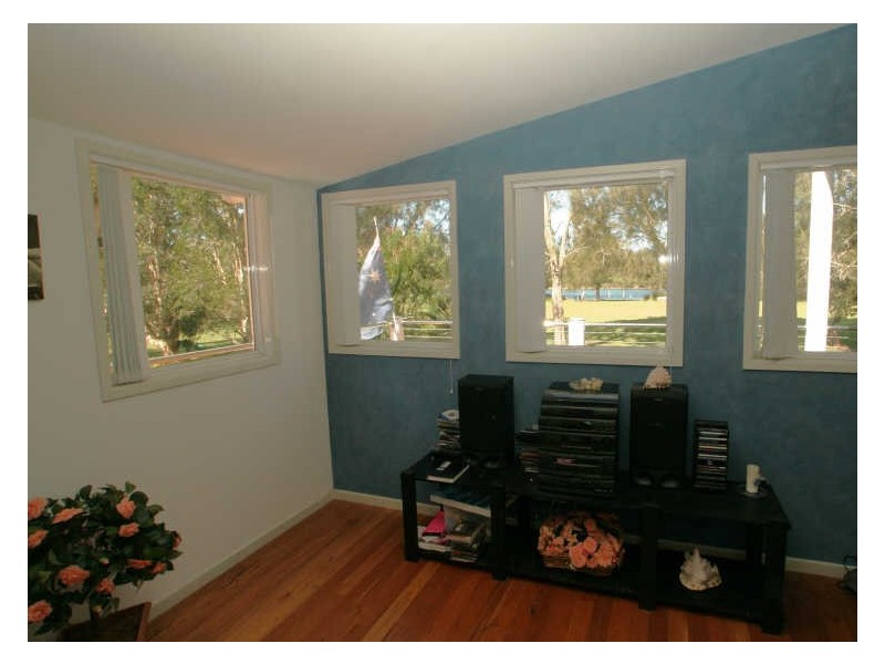 242 River Road, Sussex Inlet NSW 2540