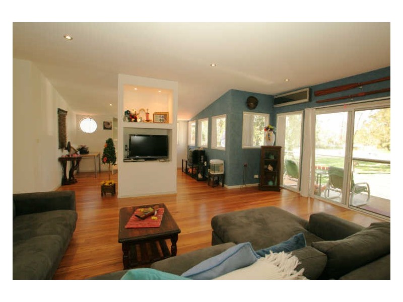 242 River Road, Sussex Inlet NSW 2540