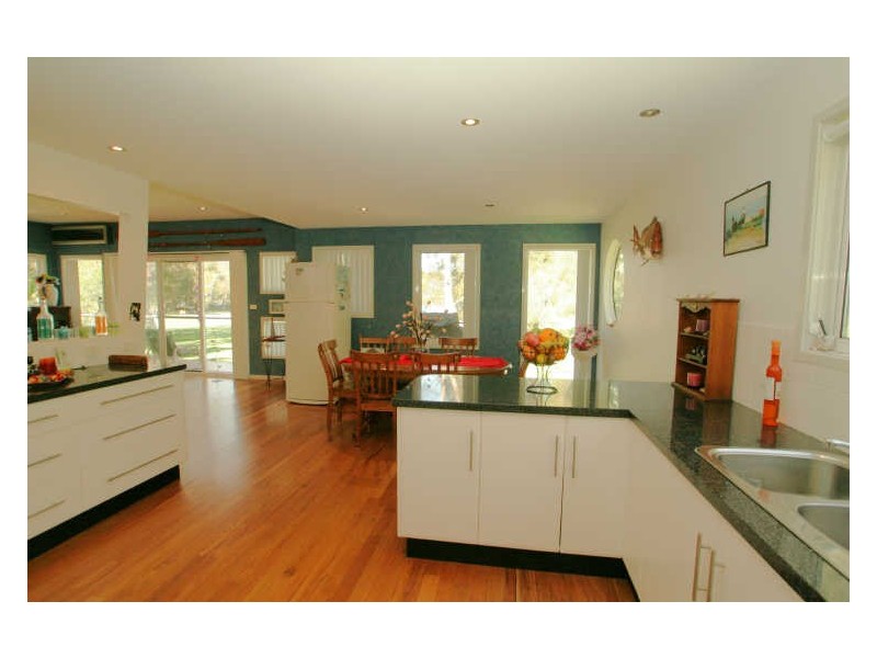 242 River Road, Sussex Inlet NSW 2540