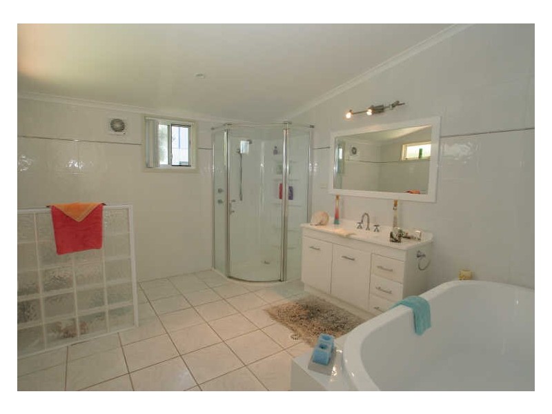 242 River Road, Sussex Inlet NSW 2540