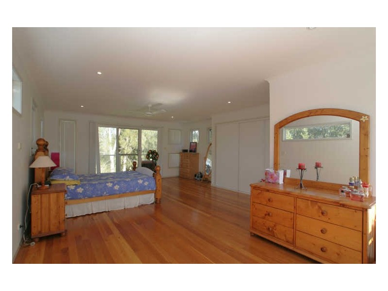 242 River Road, Sussex Inlet NSW 2540