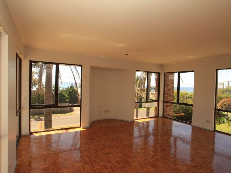 1 Myrniong Grove, Berrara NSW 2540