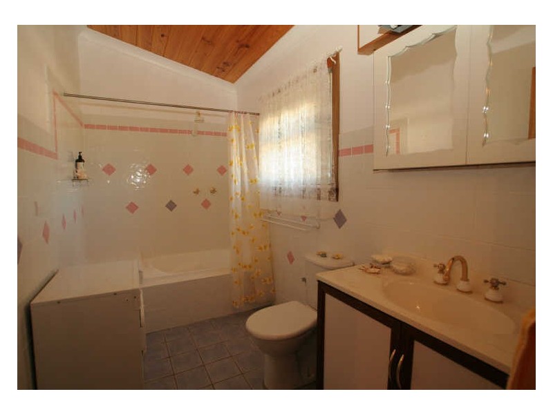 56 Government Road, Sussex Inlet NSW 2540