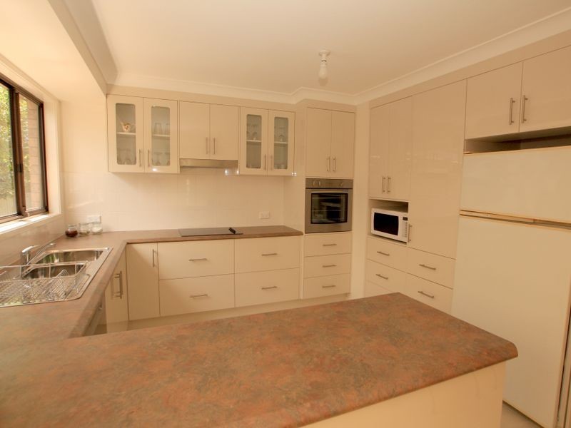 12 Ocean View Road, Sussex Inlet NSW 2540