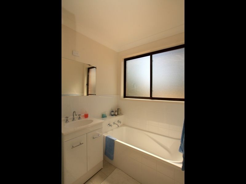 12 Ocean View Road, Sussex Inlet NSW 2540