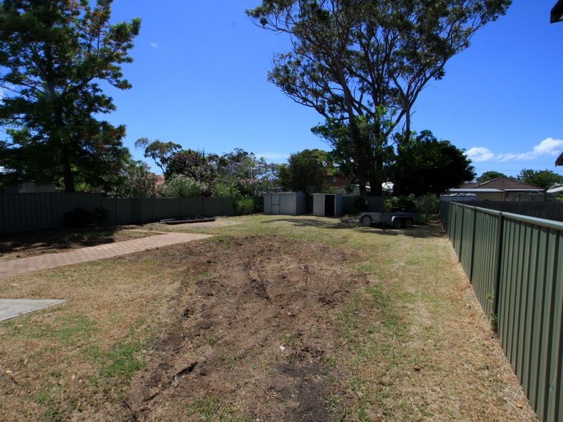 12 Ocean View Road, Sussex Inlet NSW 2540