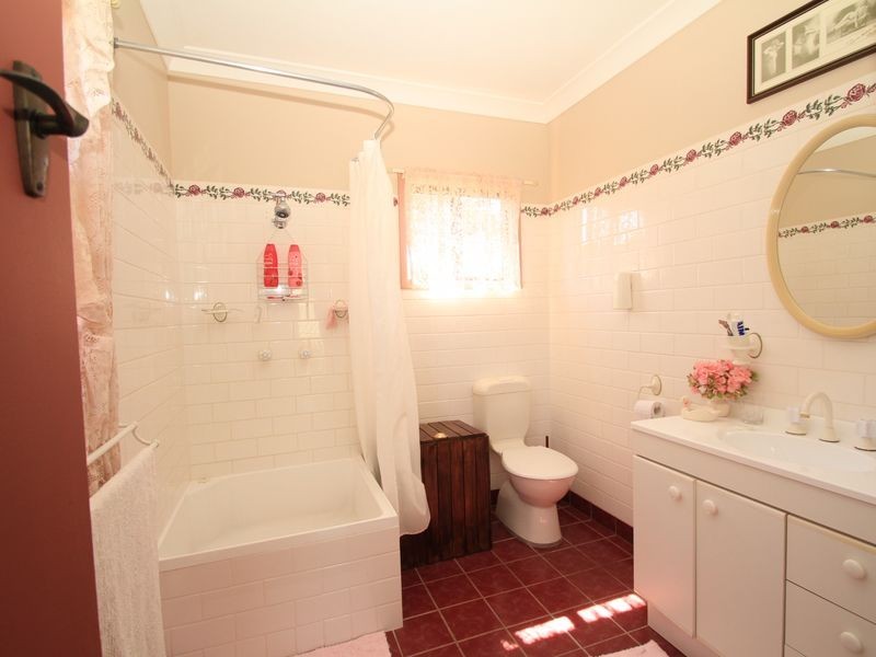 5 Paradise Crescent, Sussex Inlet NSW 2540