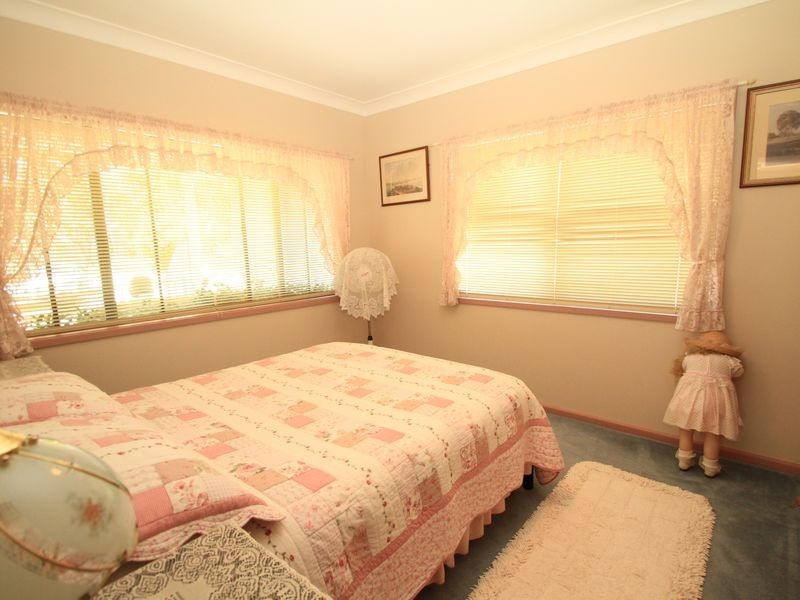 5 Paradise Crescent, Sussex Inlet NSW 2540