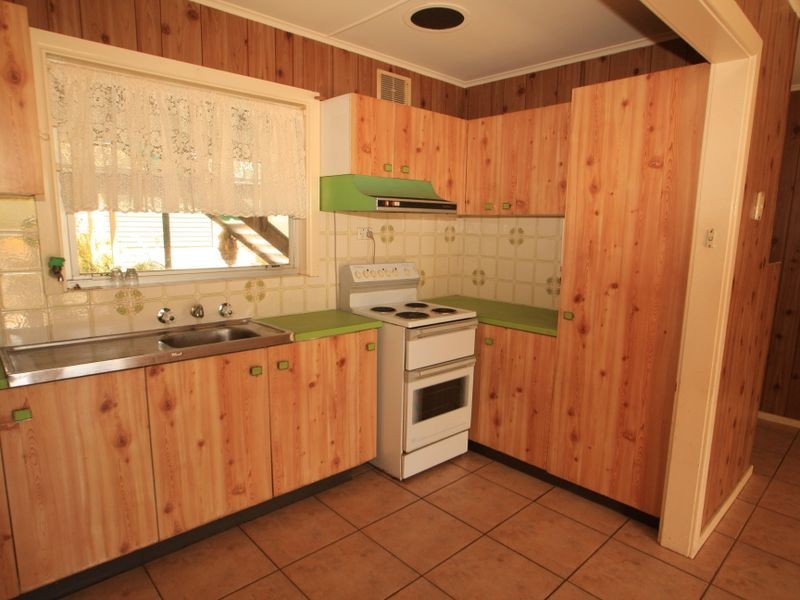 11 Ocean View Road, Sussex Inlet NSW 2540