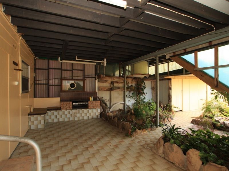 11 Ocean View Road, Sussex Inlet NSW 2540