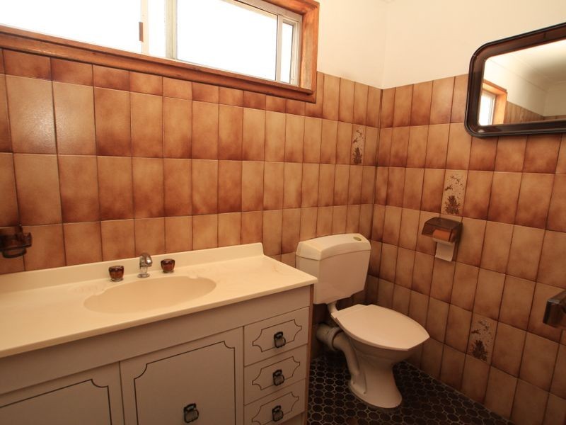 11 Ocean View Road, Sussex Inlet NSW 2540