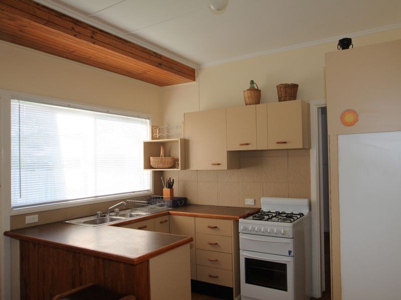 19 Ocean View Road, Sussex Inlet NSW 2540