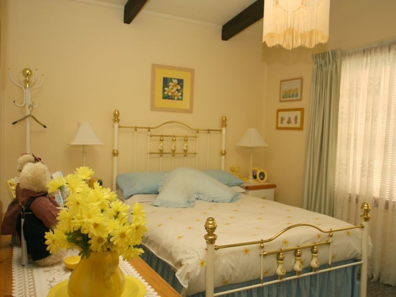 12 Ethel Avenue, Sussex Inlet NSW 2540