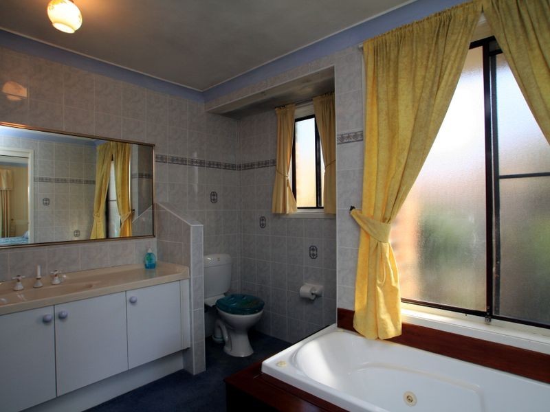 74 Jacobs Drive, Sussex Inlet NSW 2540