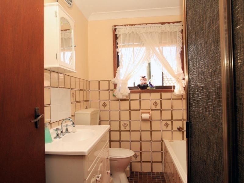 8 Voyager Avenue, Sussex Inlet NSW 2540