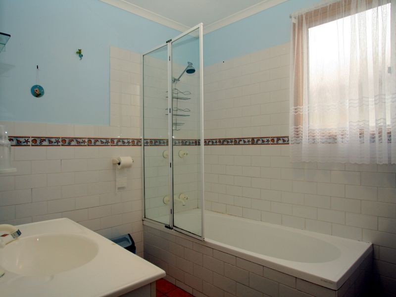 33 Ellmoos Avenue, Sussex Inlet NSW 2540