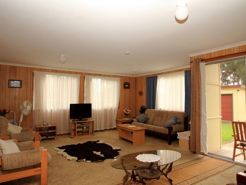 33 Ellmoos Avenue, Sussex Inlet NSW 2540