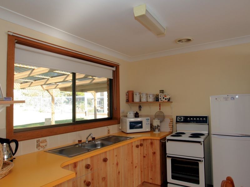 14 Suncrest Avenue, Sussex Inlet NSW 2540