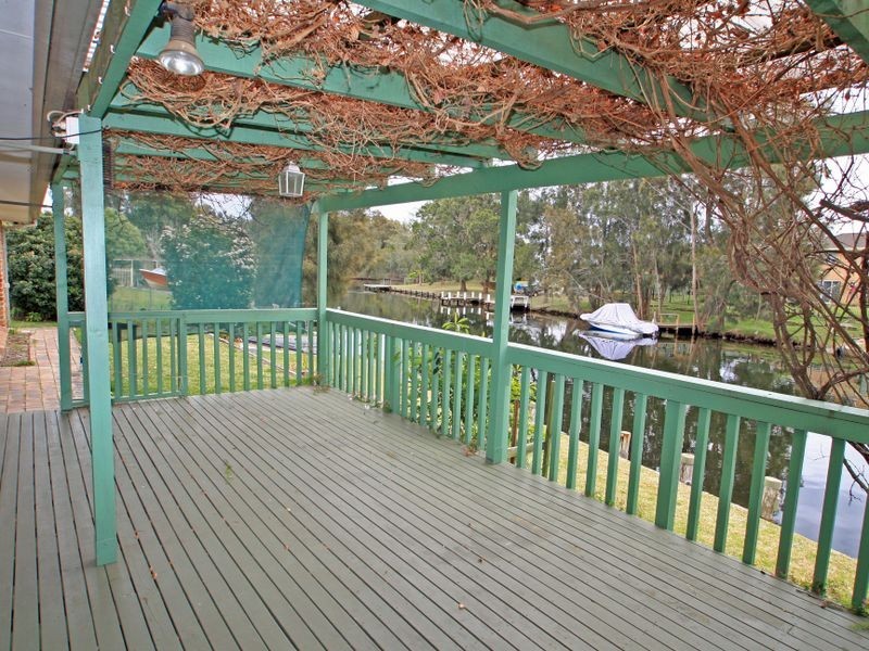 9 Paradise Crs, Sussex Inlet NSW 2540