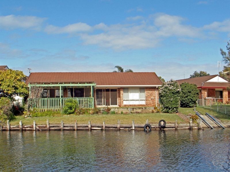 9 Paradise Crs, Sussex Inlet NSW 2540