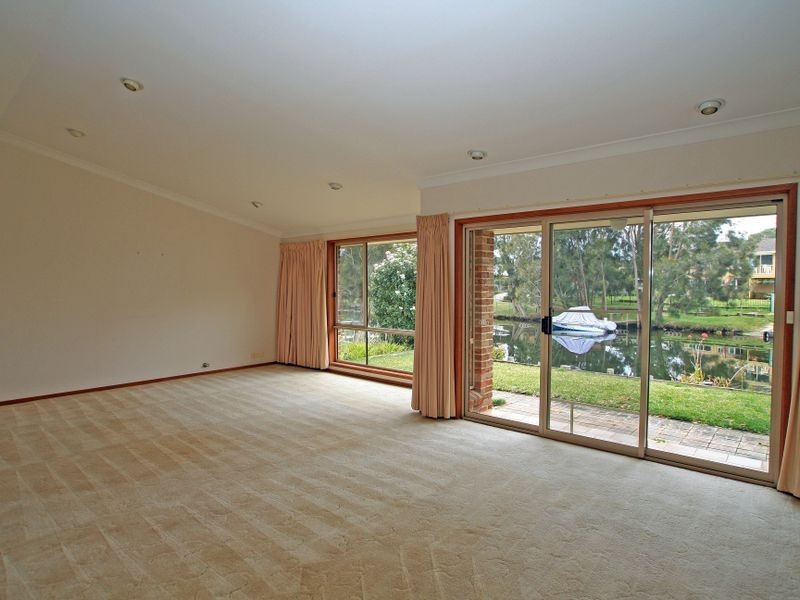 9 Paradise Crs, Sussex Inlet NSW 2540