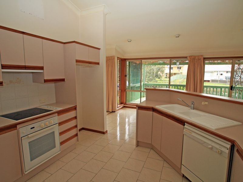9 Paradise Crs, Sussex Inlet NSW 2540