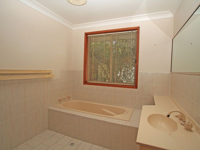 9 Paradise Crs, Sussex Inlet NSW 2540