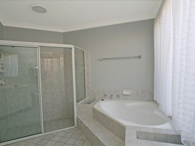 41 Sussex Inlet Road, Sussex Inlet NSW 2540