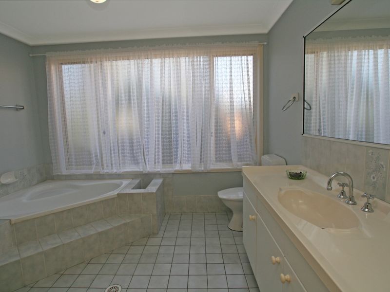41 Sussex Inlet Road, Sussex Inlet NSW 2540