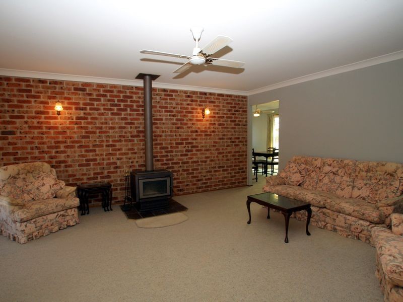 33 Suncrest Avenue, Sussex Inlet NSW 2540