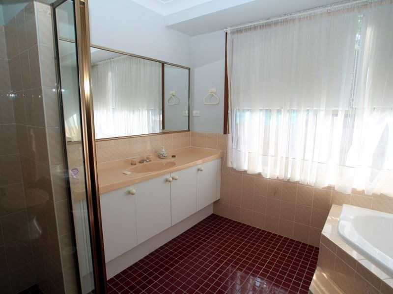 33 Suncrest Avenue, Sussex Inlet NSW 2540