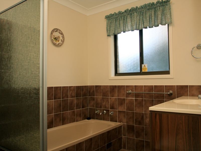 2 Sundowner Avenue, Berrara NSW 2540