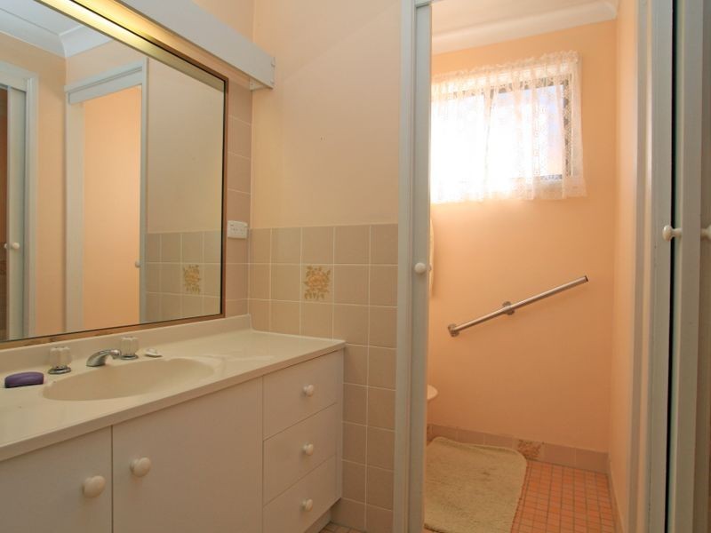 17 Lakeshore Parade, Sussex Inlet NSW 2540