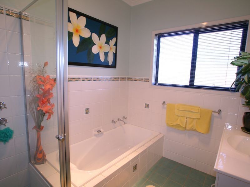 2 Mountain Ash Pl (Cnr Peppermint Drive), Worrigee NSW 2540