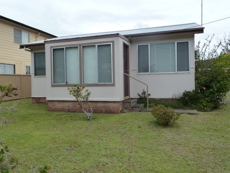 9 Ocean View Road, Sussex Inlet NSW 2540