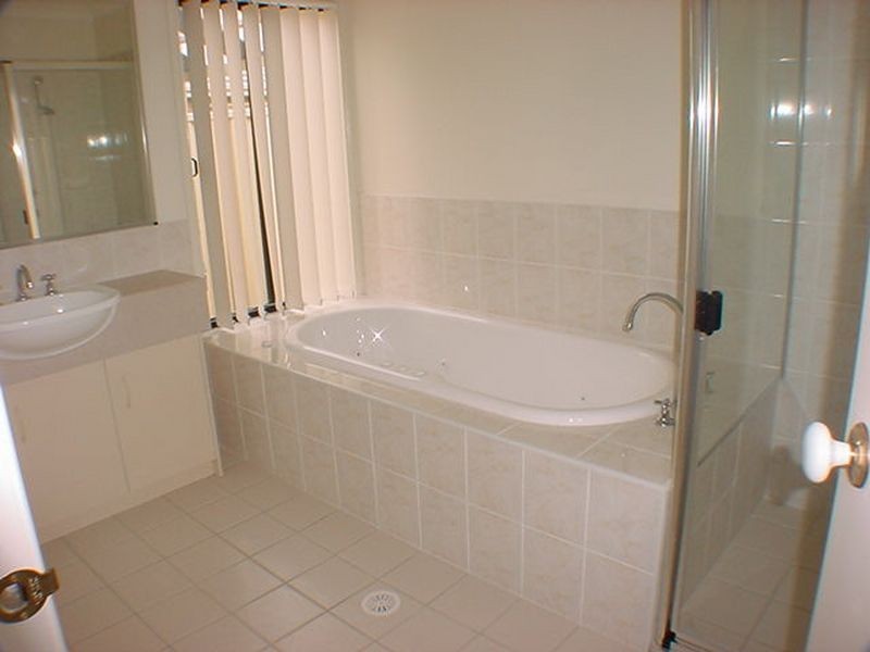 2 Blue Gum Way, North Nowra NSW 2541