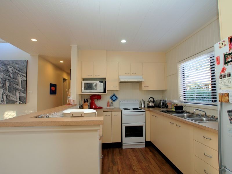 20 Lakeshore Parade, Sussex Inlet NSW 2540