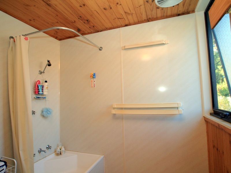 20 Lakeshore Parade, Sussex Inlet NSW 2540