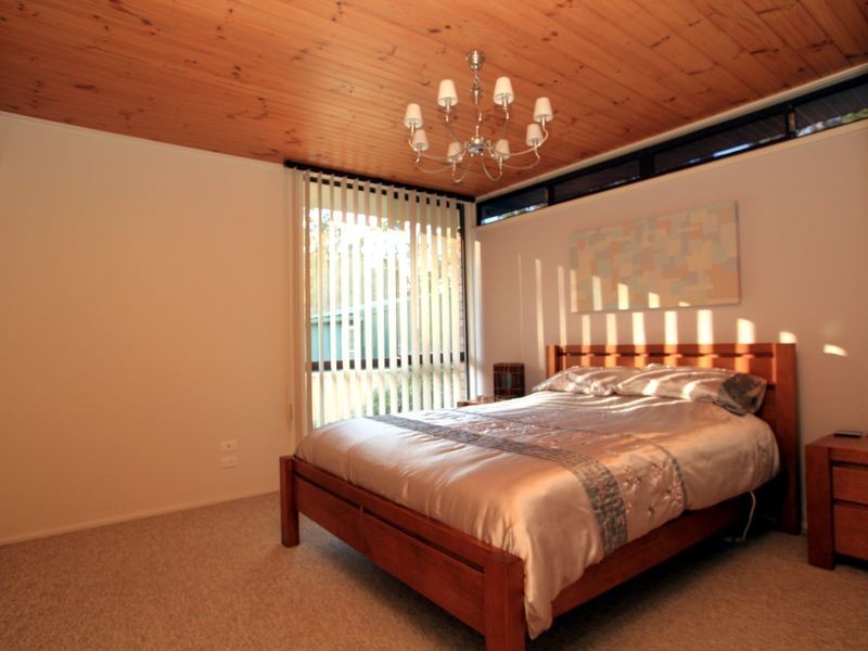 20 Lakeshore Parade, Sussex Inlet NSW 2540