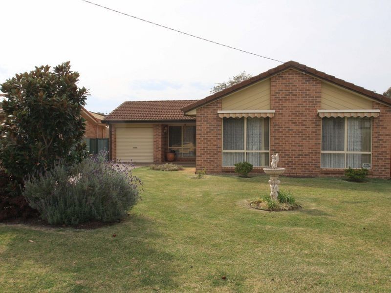15 Lagoon Crescent, Sussex Inlet NSW 2540