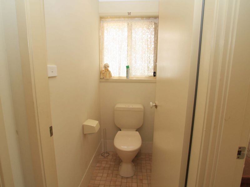 15 Lagoon Crescent, Sussex Inlet NSW 2540